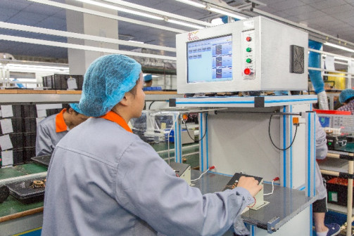 Shenzhen Xindonghui Technology Co., Ltd línea de producción de fábrica